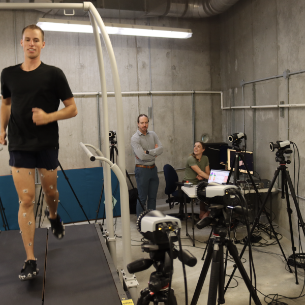  Jakob Tortorelli, Dr. Michael Asmussen and Elise Cole and conduct research in Asmussen’s lab at the VIU Nanaimo campus.